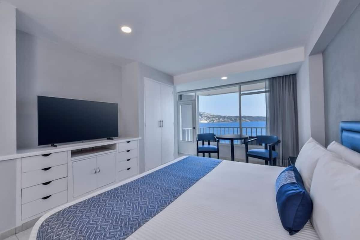 Suite King Ocean View | ผ้านวมขนเป็ด, ตู้นิรภัยในห้องพัก, ผ้าม่านกันแสง, เตารีด/โต๊ะรีดผ้า