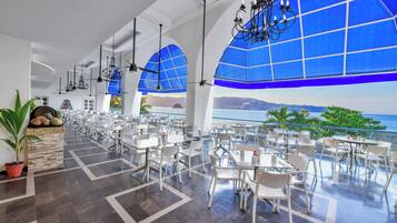 2 restaurants, spécialités Cuisine internationale