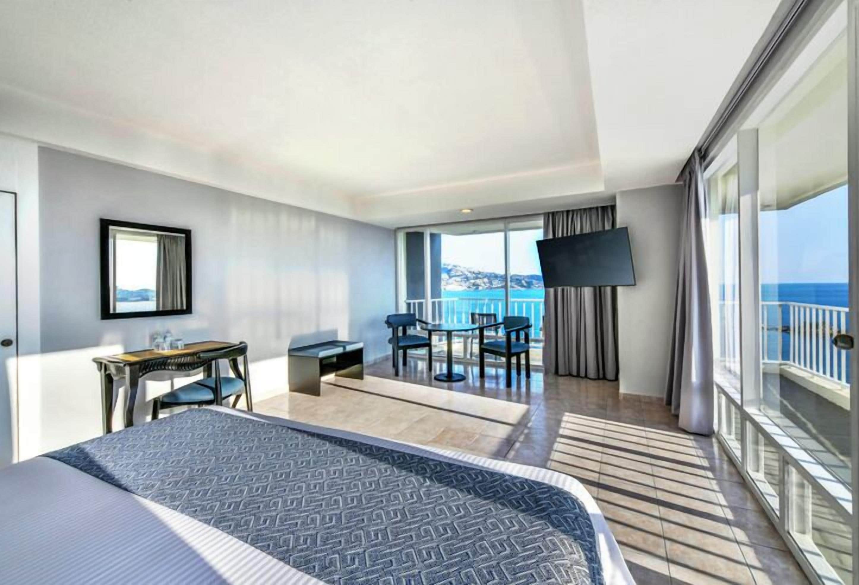 Lunamielera Vista Mar | Edredones de plumas, caja fuerte, cortinas opacas