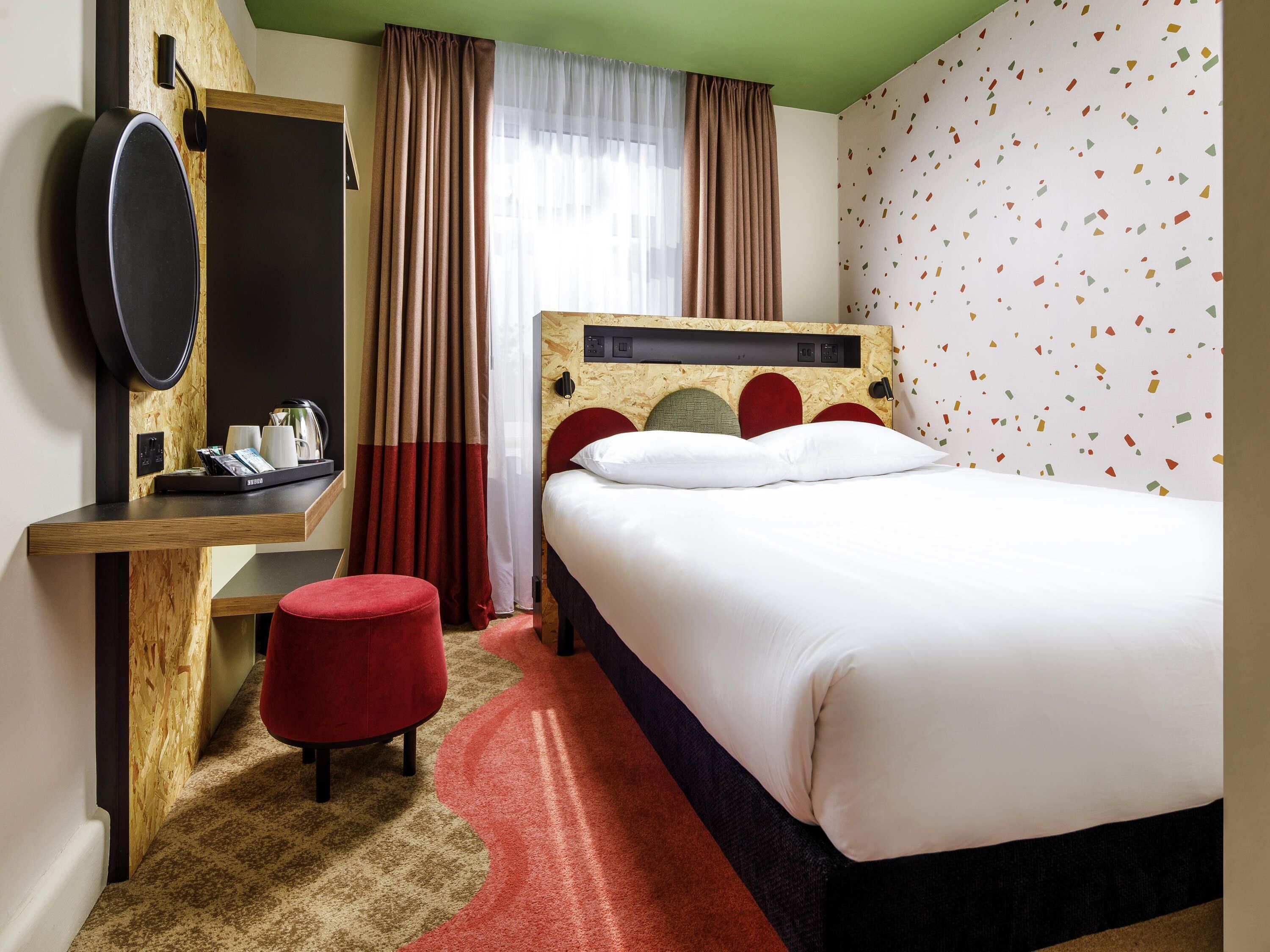 room, 1 double bed | individually furnished, desk, blackout curtains, free wifi