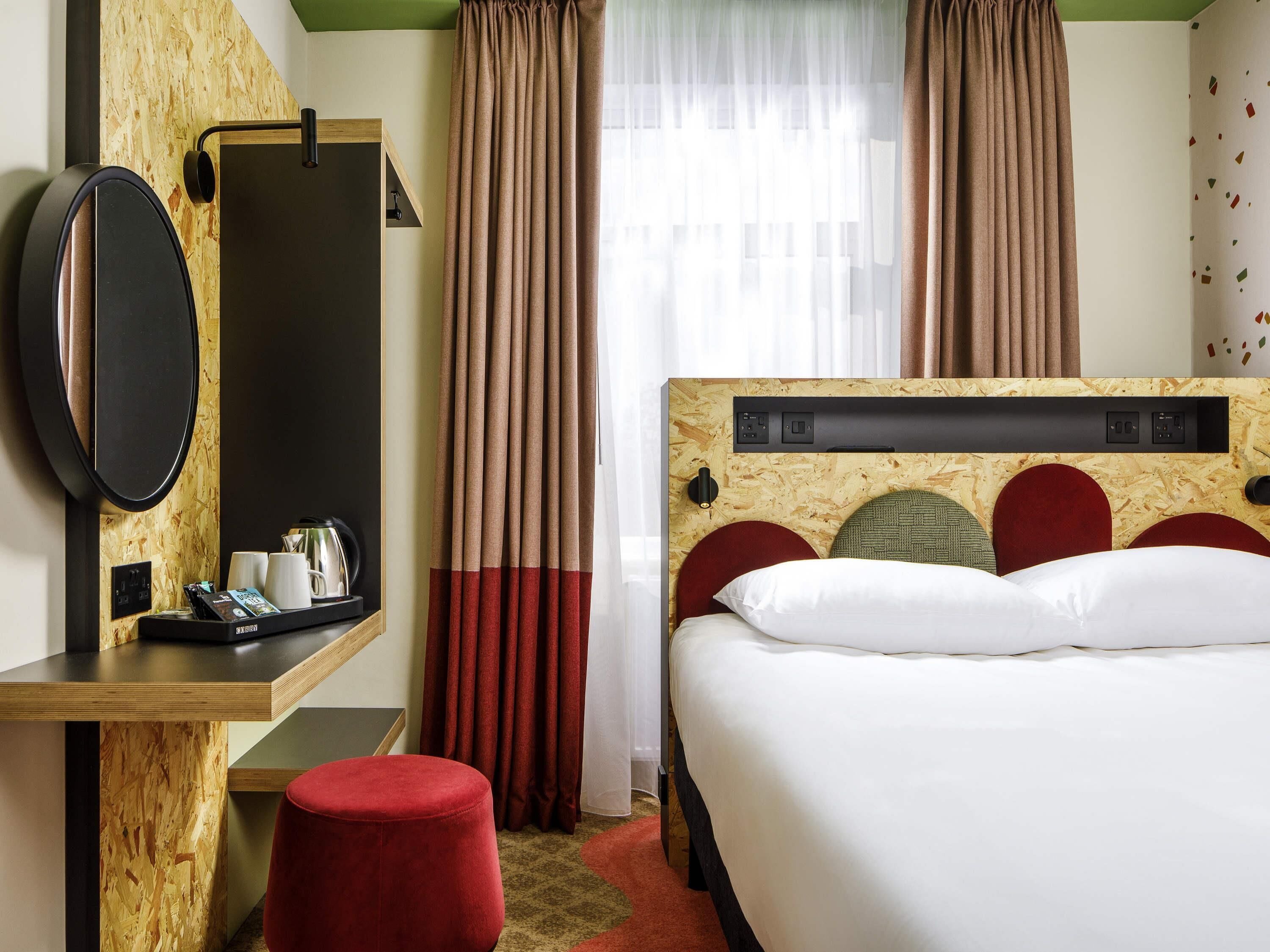 Habitación, 1 cama doble | Mobiliario individual, escritorio, cortinas opacas y wifi gratis