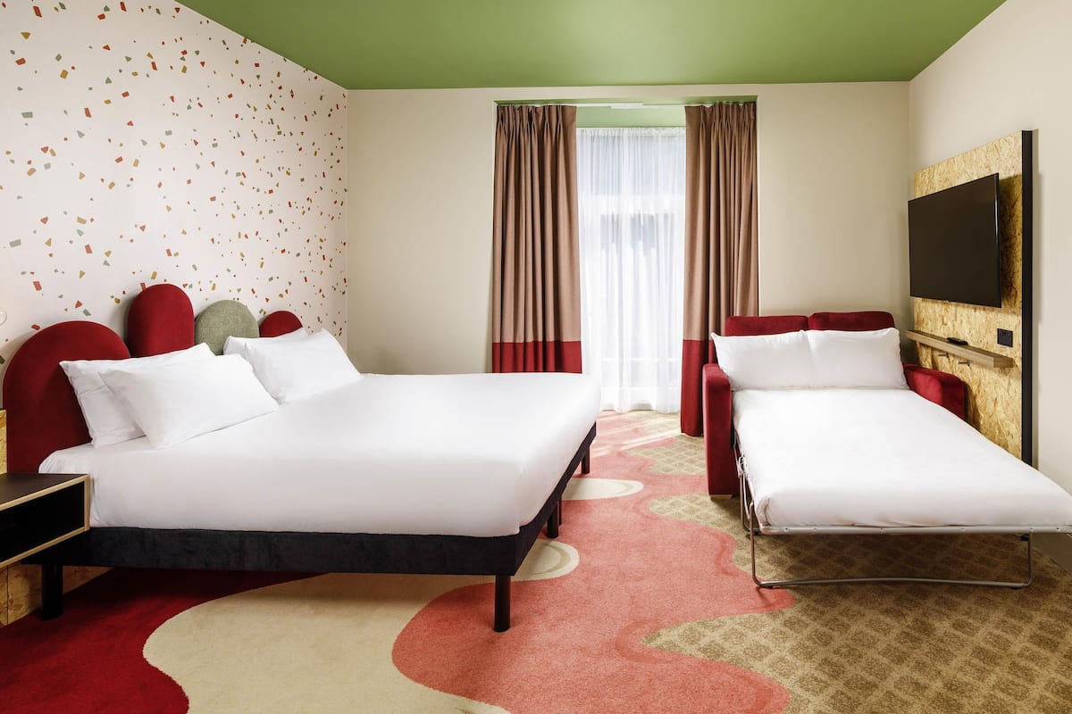 Superior-Zimmer, 1 Doppelbett und Schlafsofa (Plus) | Individuell eingerichtet, Schreibtisch, Verdunkelungsvorhänge