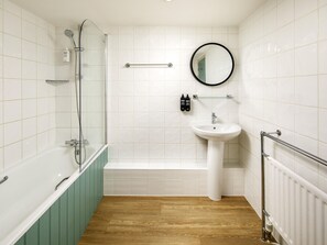 Individually furnished, desk, blackout drapes, free WiFi - ibis Styles Bournemouth (Bournemouth)