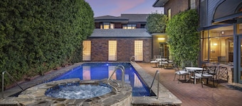 Adelaide Inn