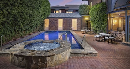 Adelaide Inn