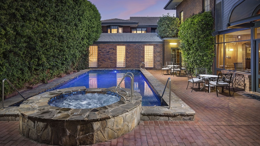 Adelaide Inn