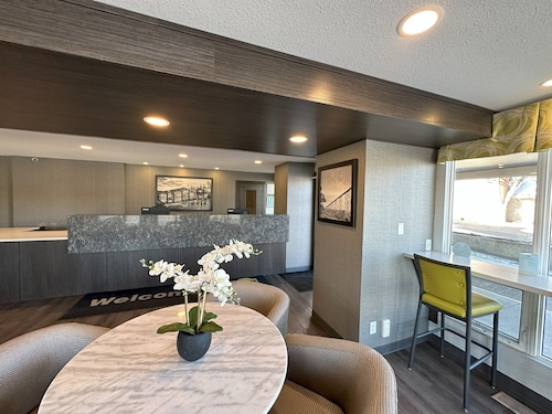 Super 8 by Wyndham Lethbridge