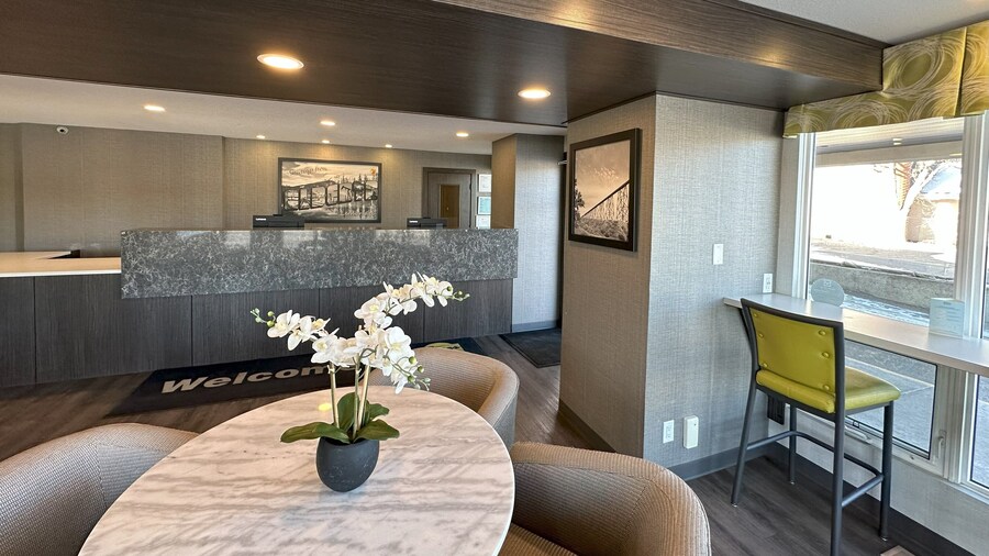 Super 8 by Wyndham Lethbridge