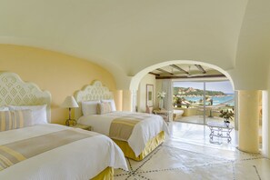 Gran Clase Suite Dos Camas | Premium bedding, minibar, in-room safe, desk