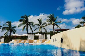 Outdoor pool, open 9:00 AM to 7:00 PM, sun loungers
