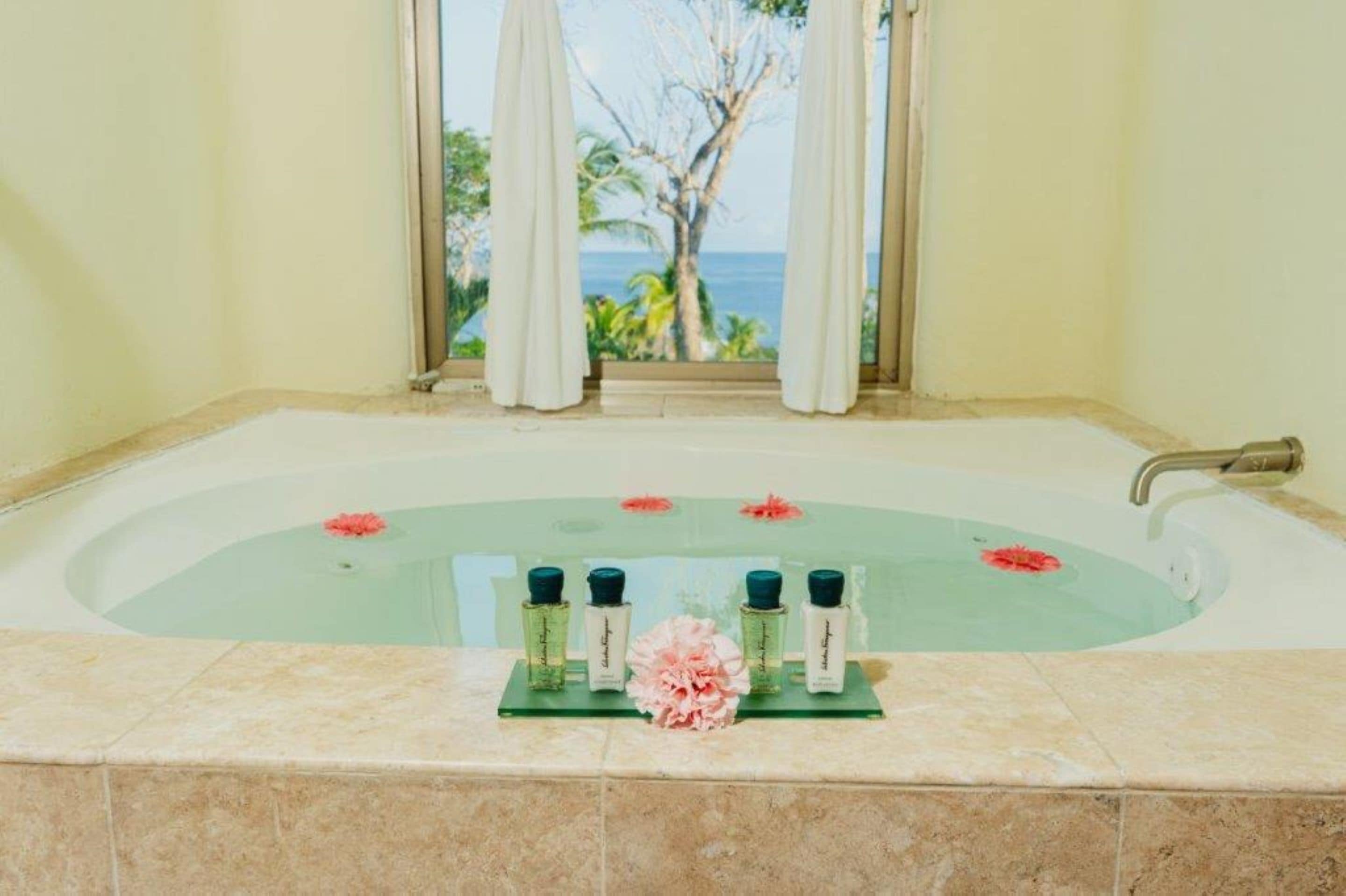 1 bedroom, premium bedding, minibar, in-room safe