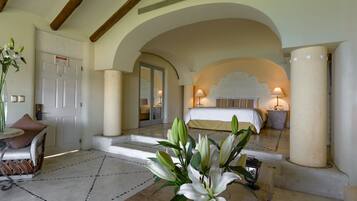 Gran Clase Suite King | 1 bedroom, premium bedding, minibar, in-room safe