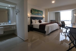 Dusj, toalettartikler (inkludert) og håndklær