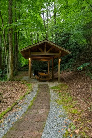 BBQ/picnic area - Smoketree Lodge (Banner Elk)