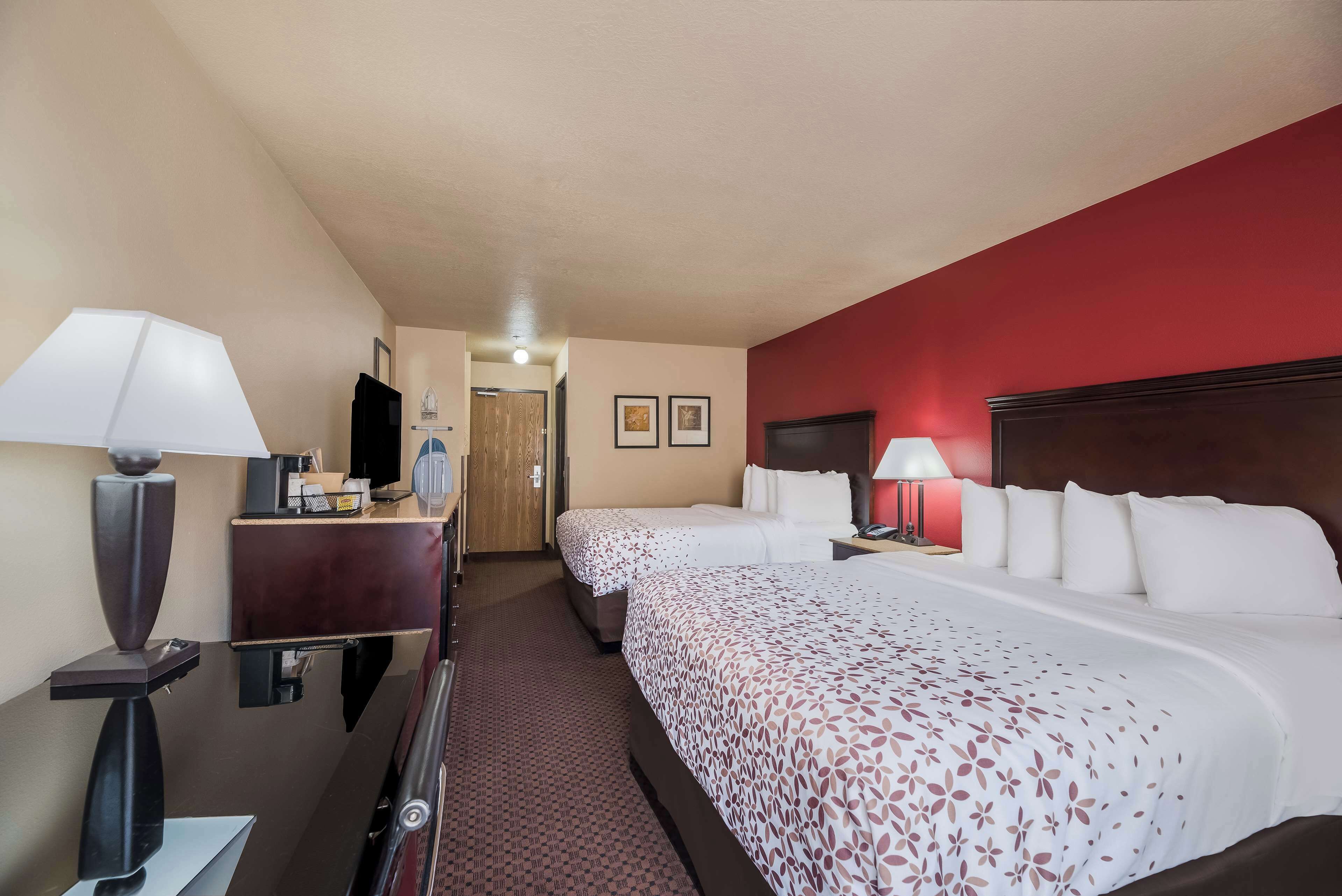 standard room, 2 queen beds, non smoking, refrigerator & microwave | 1 bedroom, premium bedding, down duvets, pillow-top beds