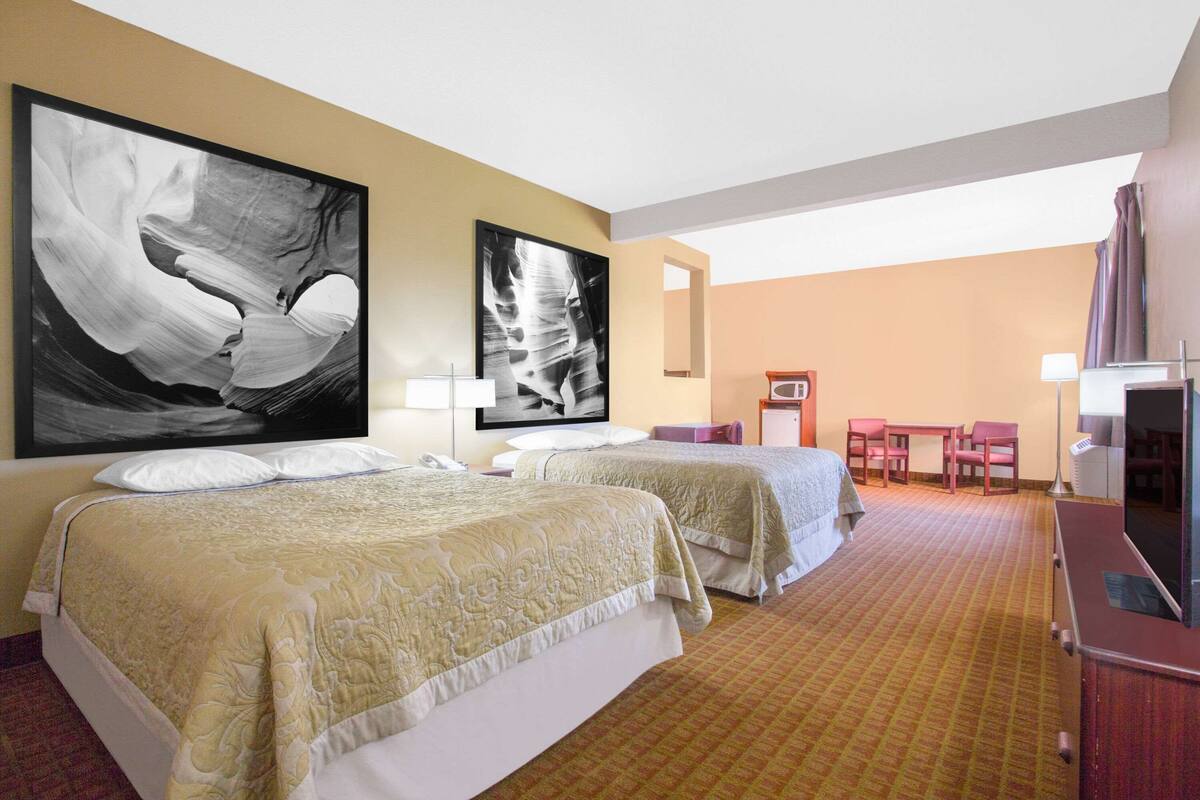 Studio Suite, 2 Tempat Tidur Queen, Bebas Asap Rokok | Setrika/meja setrika dan tempat tidur bayi gratis