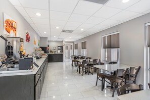 Café da manhã com buffet grátis