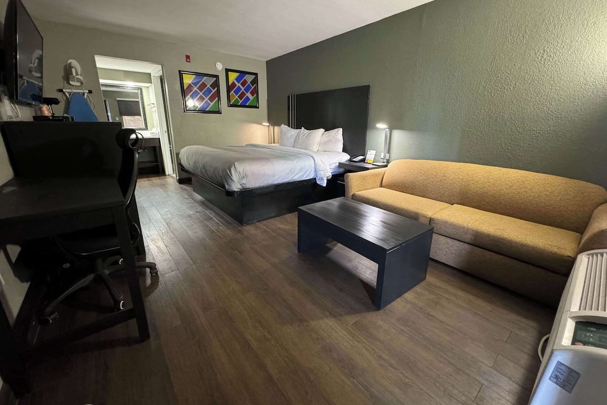 Suite, 1 Katil Raja (King) dengan Katil Sofa | Meja, seterika/papan seterika, Wi-fi percuma, cadar katil