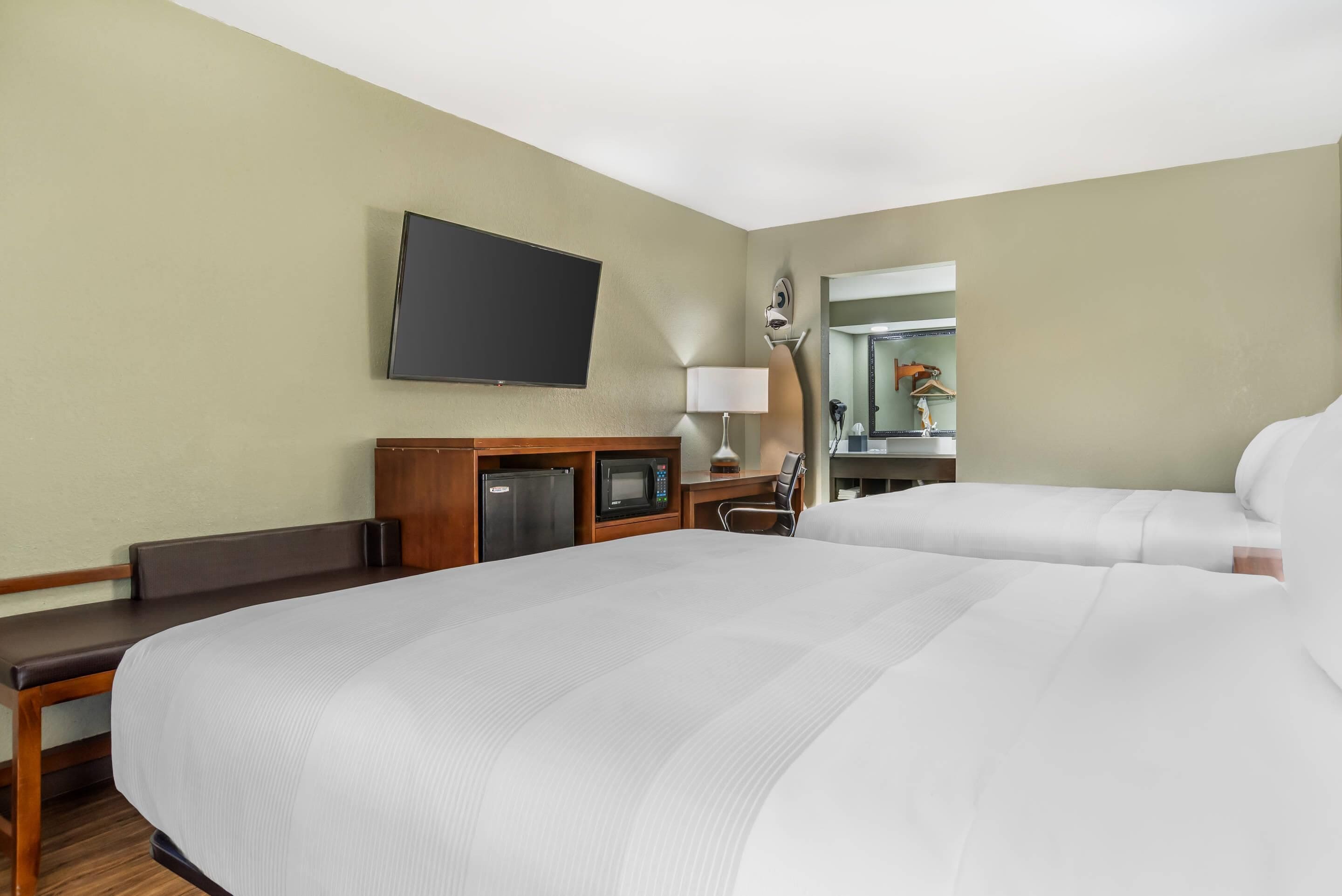 Desk, iron/ironing board, free WiFi, bed sheets