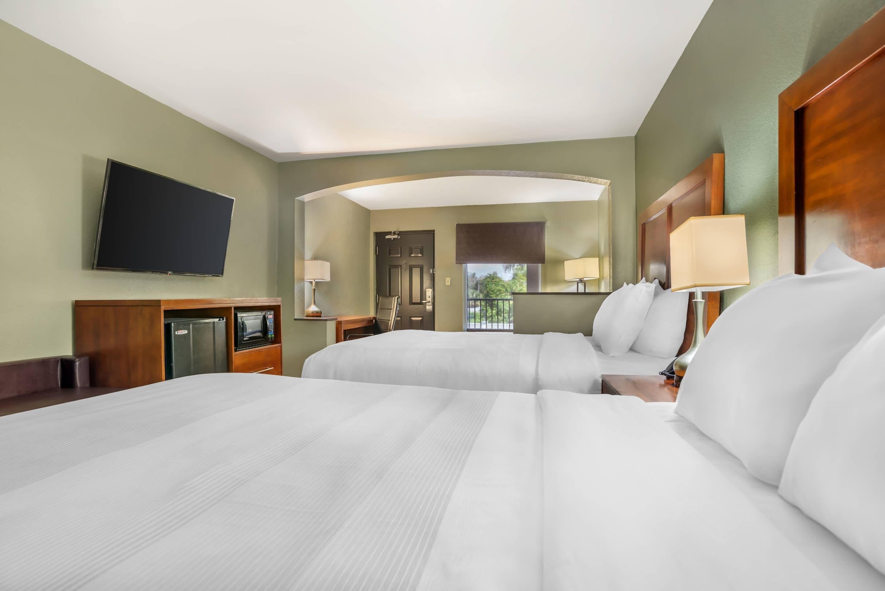 Suite, Multiple Beds, Non Smoking | Desk, iron/ironing board, free WiFi, bed sheets