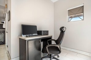 Business centre - Quality Inn & Suites near Panama City Beach (Panama City)