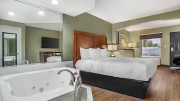 Escriptori, planxa i posts de planxar, wifi gratuïta i roba de llit