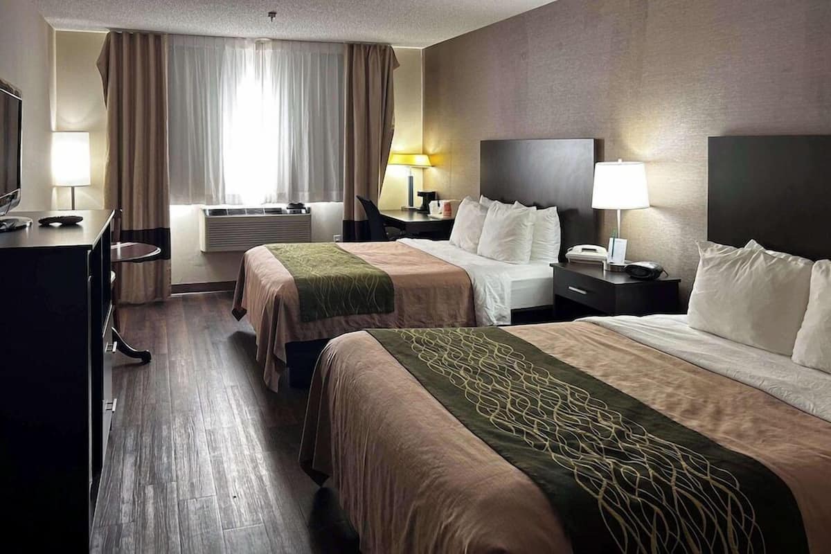 Laptop workspace, iron/ironing board, free WiFi, bed sheets