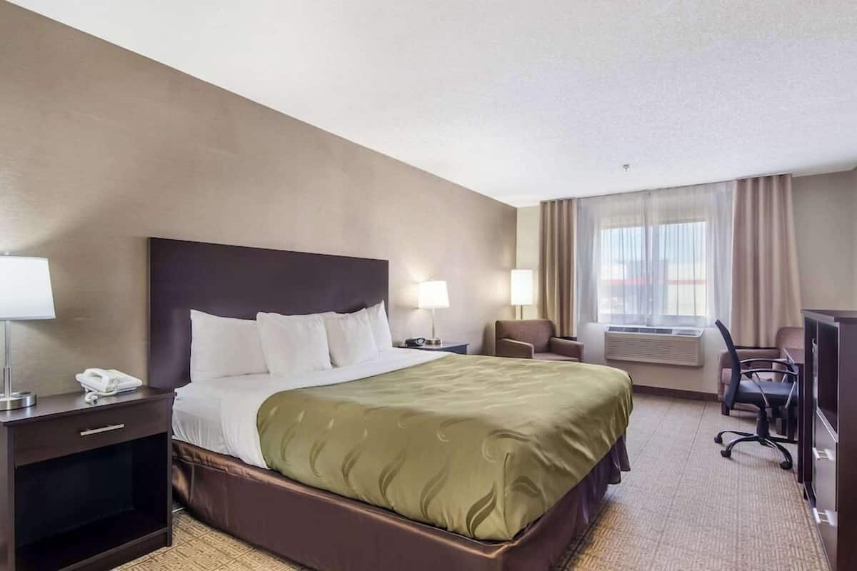 Laptop workspace, iron/ironing board, free WiFi, bed sheets