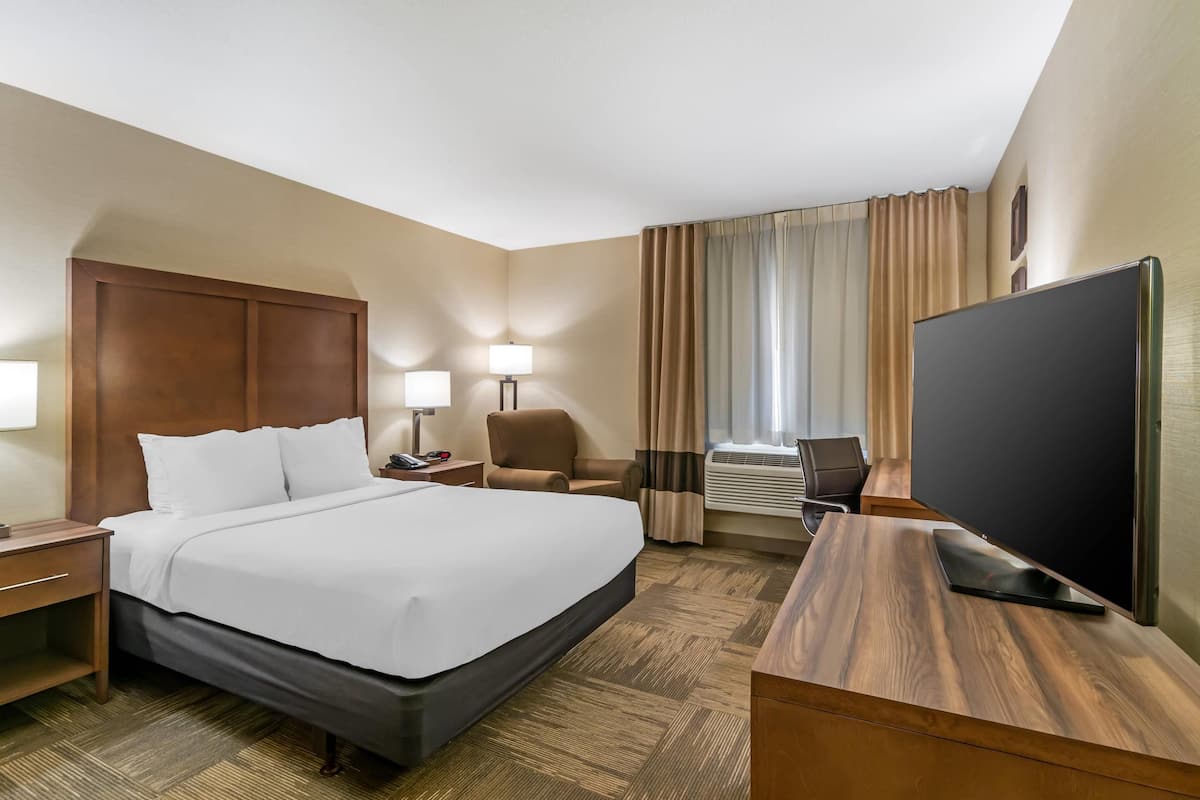 Premium bedding, blackout curtains, iron/ironing board