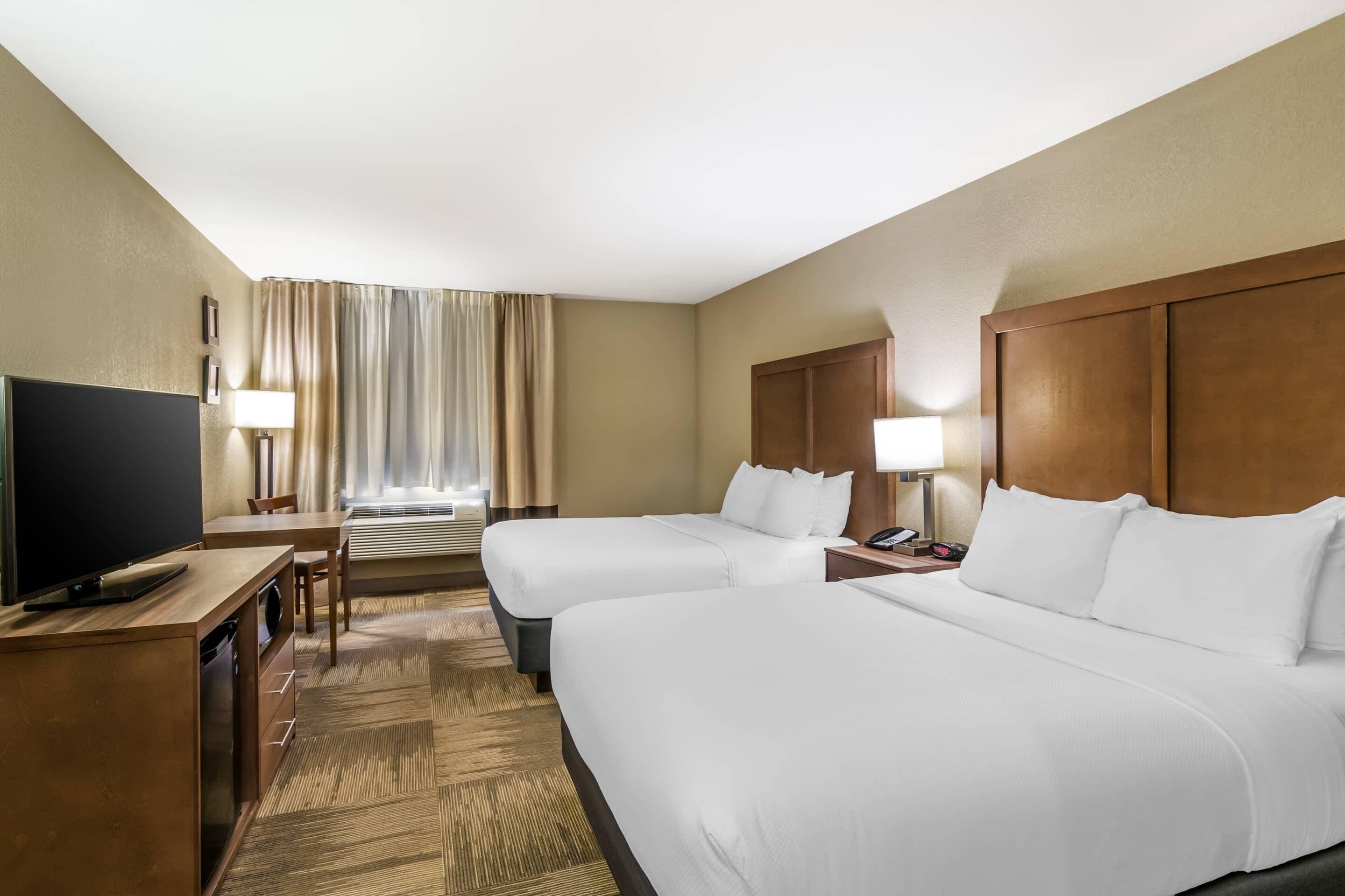 스탠다드룸, 퀸사이즈침대 2개, 금연 | 고급 침구, 암막 커튼, 다리미/다리미판, 무료 유아용 침대