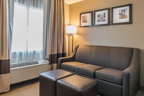 Suite, 2 Queen-Betten, Nichtraucher | Hochwertige Bettwaren, Schreibtisch, Verdunkelungsvorhänge