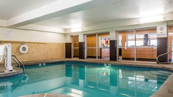 Indoor pool, sun loungers