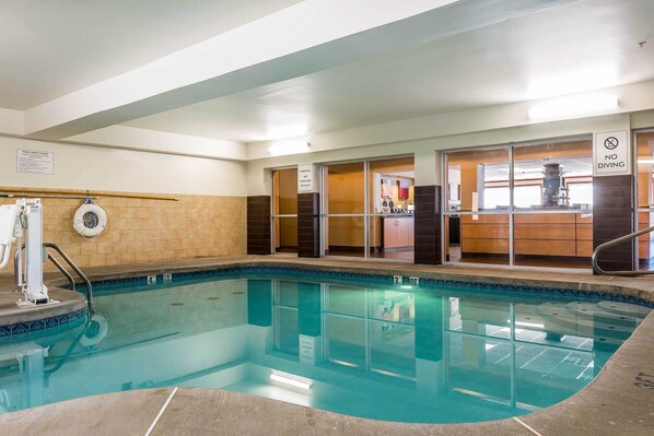 Indoor pool, pool loungers