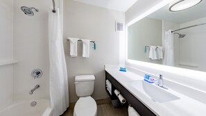 Ensemble douche/baignoire, sĂšche-cheveux, serviettes fournies