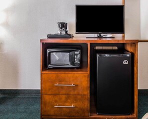 Zimmersafe, Schreibtisch, laptopgeeigneter Arbeitsplatz