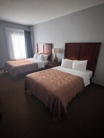 Quarto casal standard, 2 camas de casal, para não fumantes | Cofres nos quartos, escrivaninha, espaço de trabalho para notebook