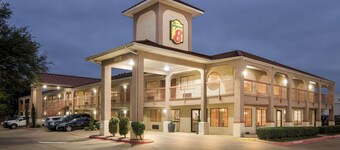 Super 8 by Wyndham Grand Prairie Southwest