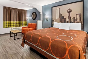 Escritorio, espacio para trabajar con laptop y cortinas blackout 