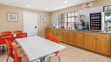 Free daily continental breakfast