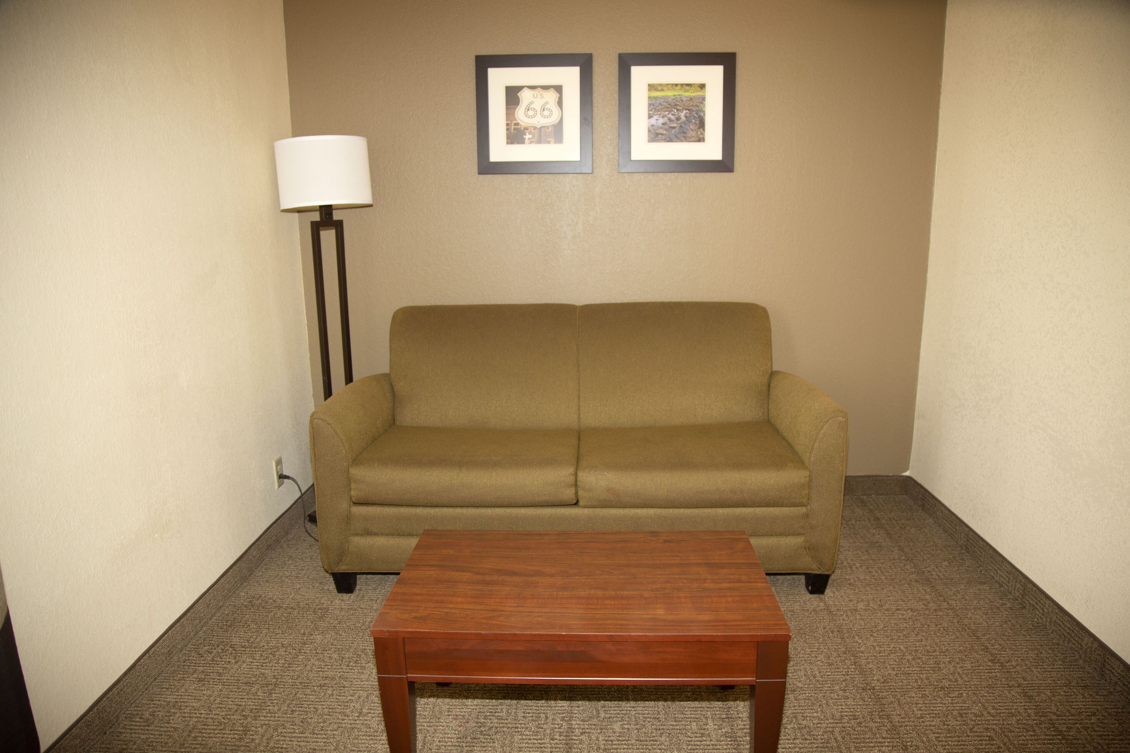 40-inch flat-screen tv with satellite channels, tv