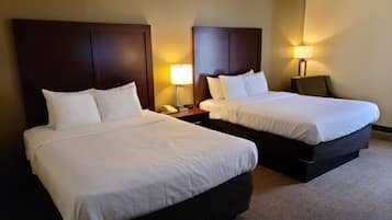 標準客房, 2 張加大雙人床, 非吸煙房 | 1 間臥室、書桌、筆電工作空間、遮光布/窗簾