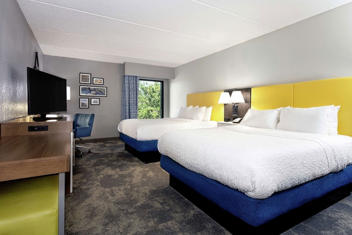 Premium bedding, down comforters, pillowtop beds, desk