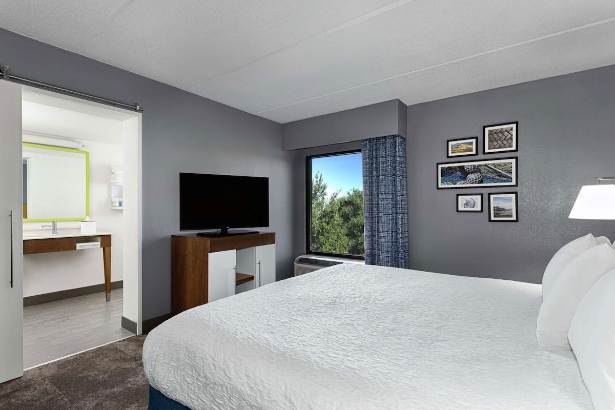 Premium bedding, down comforters, pillowtop beds, desk