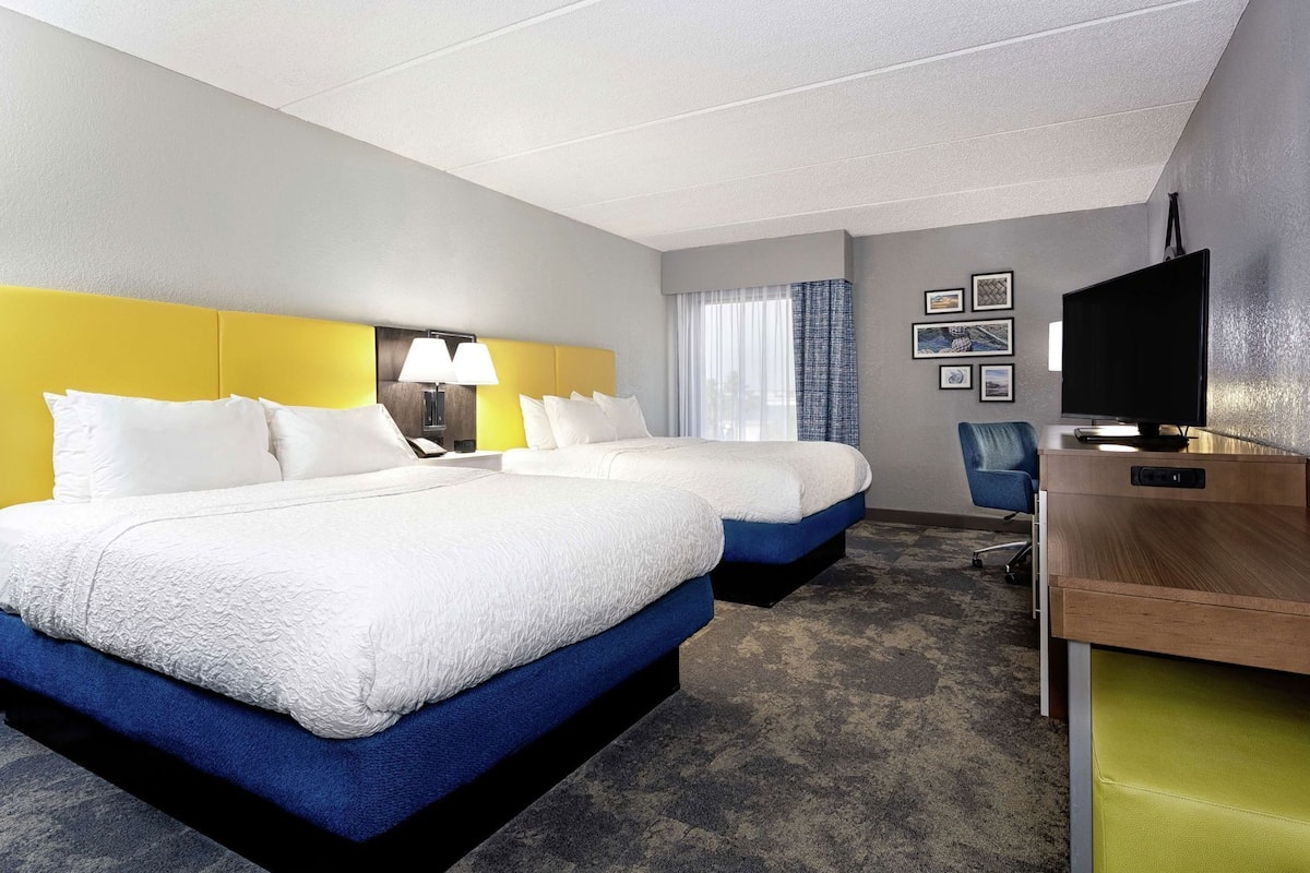 Premium bedding, down comforters, pillowtop beds, desk