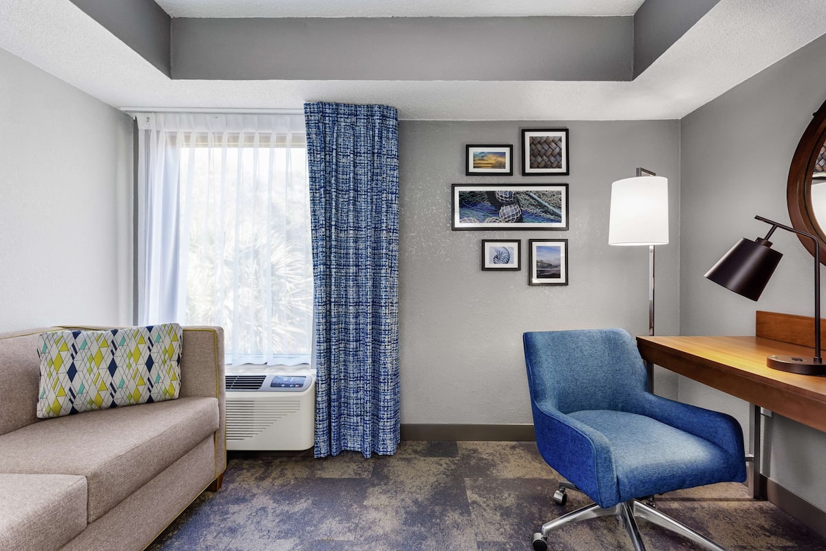 1 bedroom, premium bedding, down comforters, pillowtop beds
