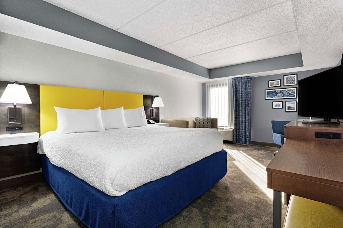 Premium bedding, down comforters, pillowtop beds, desk