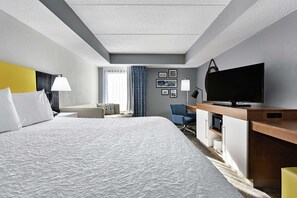 Premium bedding, down duvets, pillow-top beds, desk - Hampton Inn Amelia Island at Fernandina Beach (Fernandina Beach)