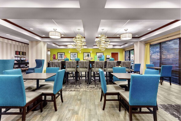 Free daily buffet breakfast - Hampton Inn Amelia Island at Fernandina Beach (Fernandina Beach)