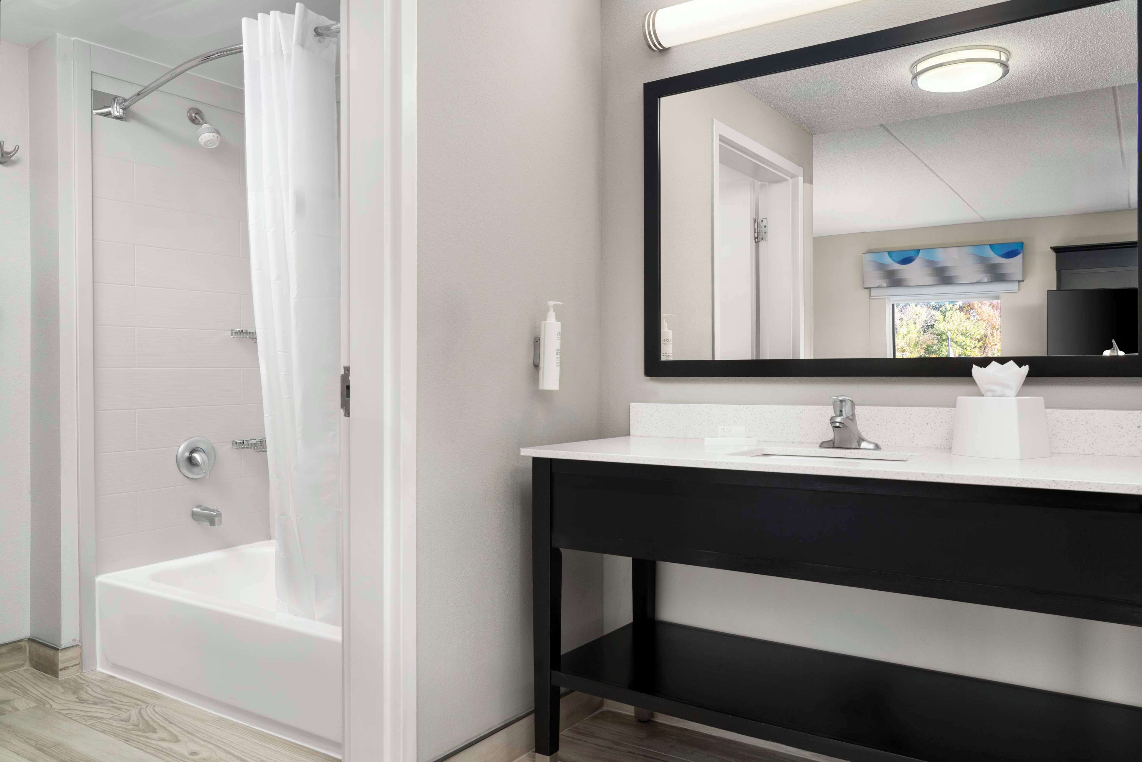 studio, 2 double beds, non smoking | bathroom shower