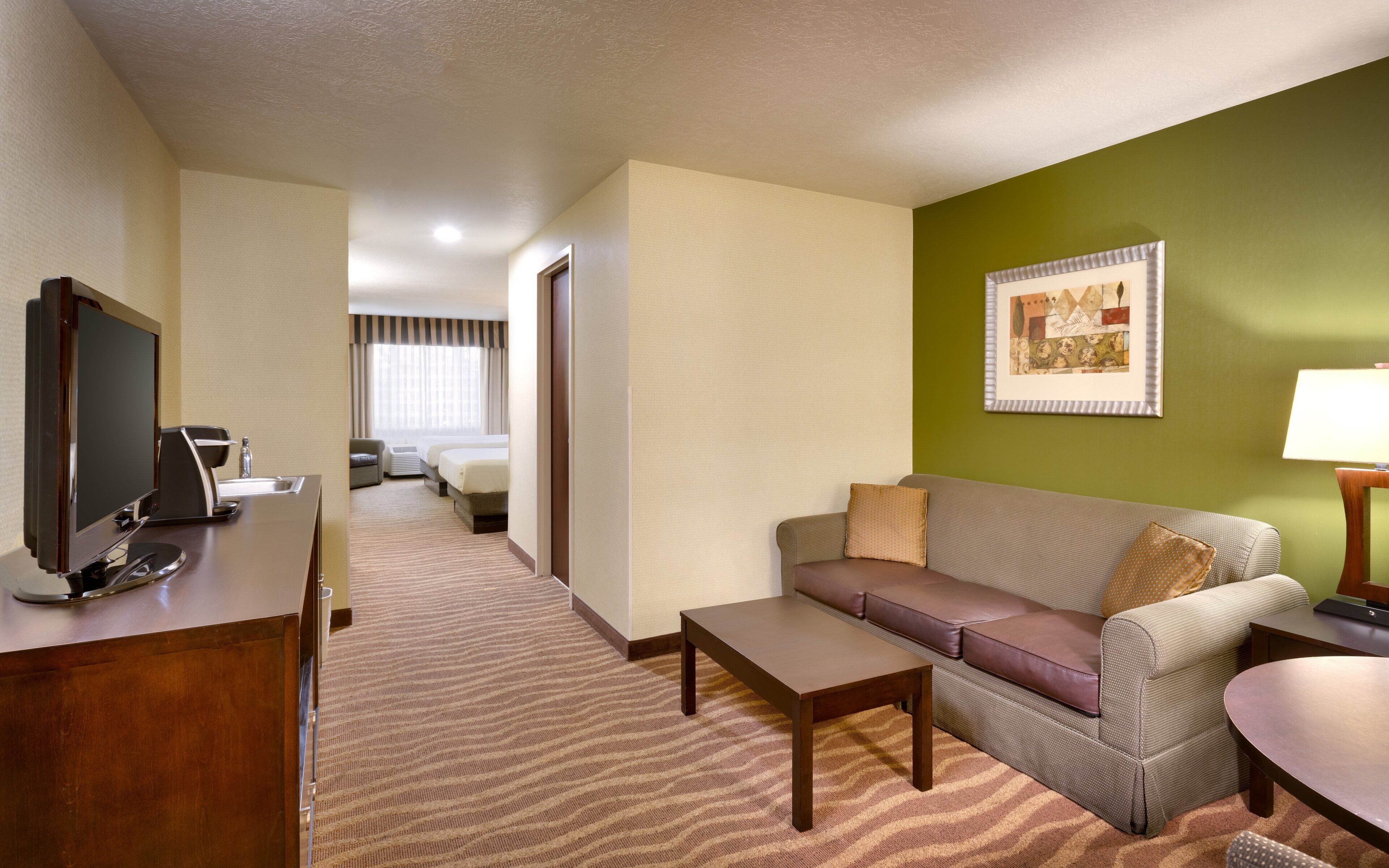Premium bedding, in-room safe, desk, iron/ironing board